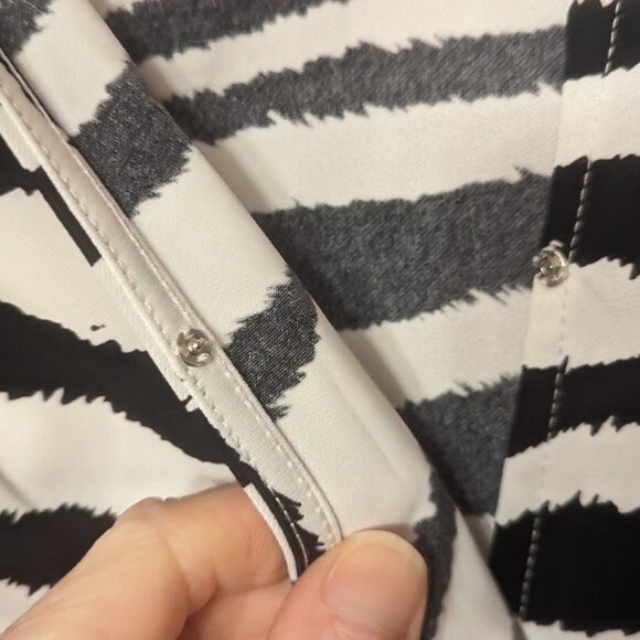 Worthington Medium Crossover Zebra Blouse - Picture 6 of 9